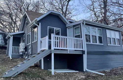 Edgerton Cottage | Lakefront Cabin: Many options for entertainment or relaxation