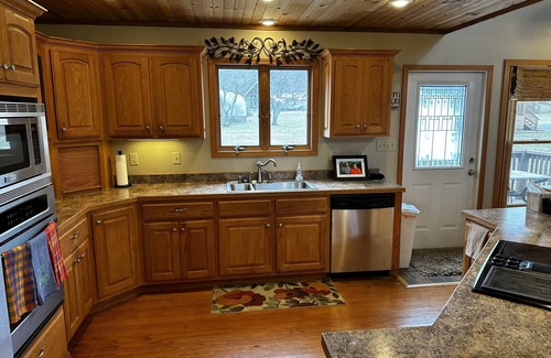 Higden House | Lakefront Cabin on Greers Ferry!