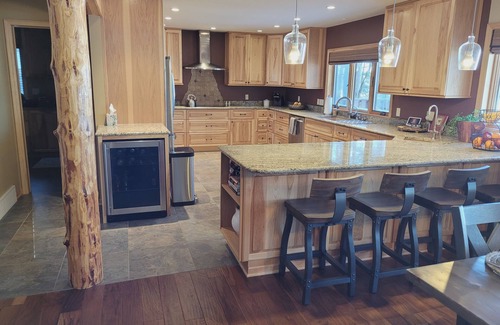 Coloma House | Lakefront Cabin/Peaceful and quiet/Sandy Beach/Fishing /snowmobile trails!