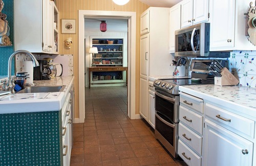 McCall House | LAKEFRONT CABIN, PRIVATE BEACH, DOCK AND HOT TUB