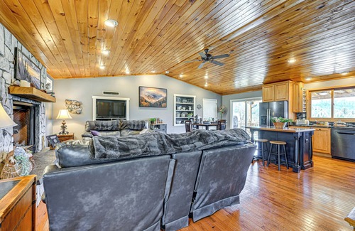 Robbinsville House | Lakefront Cabin Retreat w/Dock in Robbinsville!