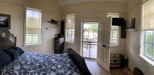 Braden River House | Lakefront Cabin Rental in Bradenton, Florida