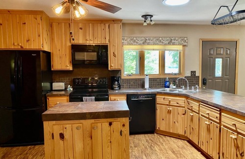 Sarona House | Lakefront Cabin - Retreat To Long Lake!