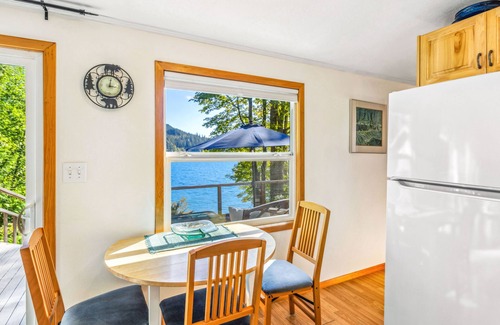 Hoodsport Cabin | Lakefront Cabin with Spacious Deck on Lake Cushman