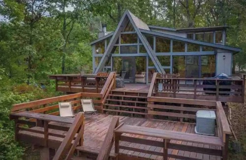 Wright City Ski Chalet | Lakefront cabin with canoes, fishing, fire pit, and ping pong