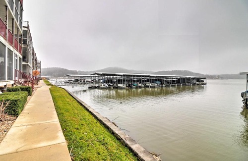 Camdenton Apartment | Lakefront Camdenton Condo with Screened Porch!