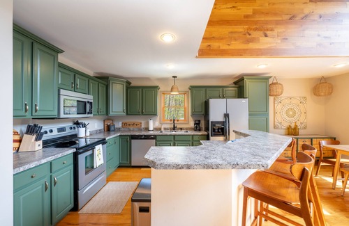 Treasure Lake Ski Chalet | Lakefront Chalet -Kayaks, Gameroom, Firepit