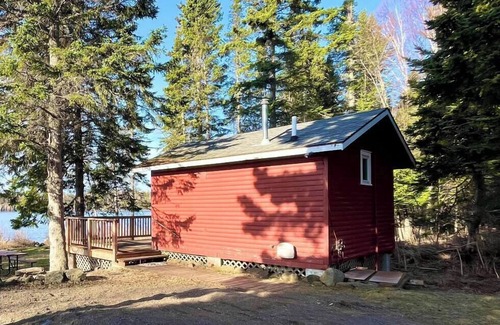 Grand Marais Cabin | Lakefront Chicago Bay Hideaway