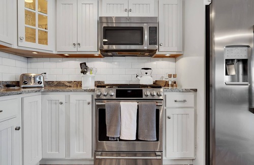 Bridgton Cottage | Lakefront Clean Modern 5-bed, 3.5 Bath, Families