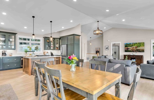 Orland House | Lakefront compound consisting of 3 cottages - close to Acadia