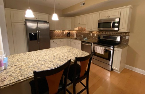 Geneva-on-the-Lake Condo | Lakefront Condo 3 bed, 2 bath, Sleeps 8, Indoor Pool