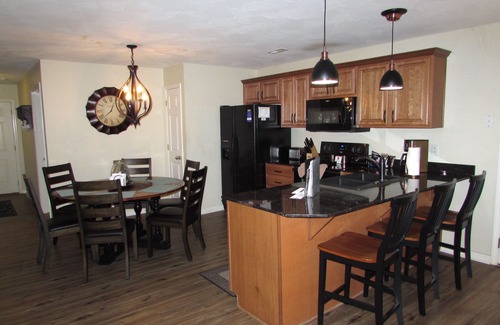Hollister Condo | Lakefront Condo A-2 at Vickery Resort by RedAwning