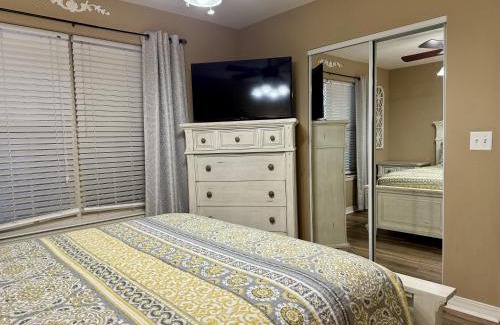 Hollister Apartment | Lakefront Condo A-3