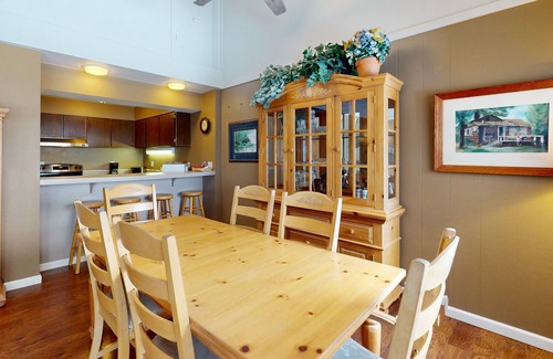 McCall Condo | Lakefront condo w/enclosed balcony, lovely views & shared seasonal pool/beach