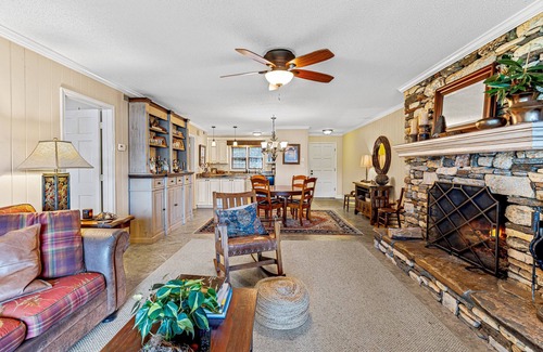 Lake Toxaway Condo | Lakefront condo with easy access to swimming pool and tennis.