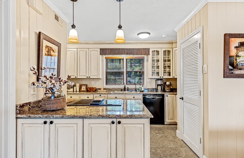 Lake Toxaway Condo | Lakefront condo with easy access to swimming pool and tennis.