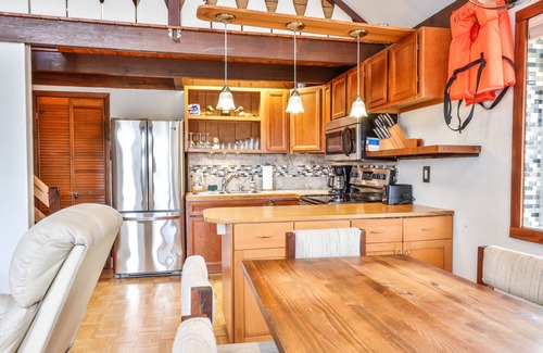 Albrightsville Cottage | Lakefront Cottage w Fireplace, Private Lake Access, Dock, Big Yard, Free Boating