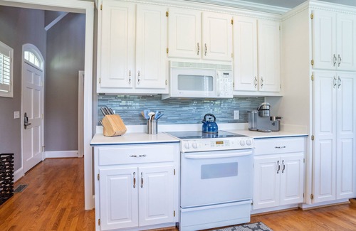 Lake Oconee Cottage | Lakefront cottage 9th green of Reynolds Lake Oconee Great Waters golf course