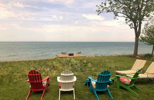 Geneva House | Lakefront Cottage BOOK 3 nights in 2025 get 4th free. Must msg for discount.