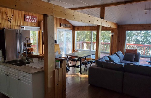 Eagle Lake Cottage | Lakefront Cottage on Scenic Haliburton Lake - A Perfect Getaway!