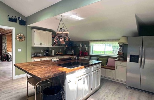 Waterport Cottage | Lakefront Cottage for 6 in Upper State NY