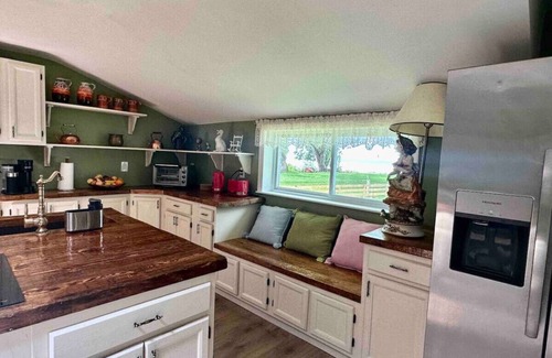 Waterport Cottage | Lakefront Cottage for 6 in Upper State NY