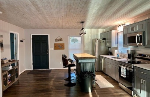 Southmont House | Lakefront cottage-gas fire pit, hammock, kayaks, gorgeous views & ramp access!
