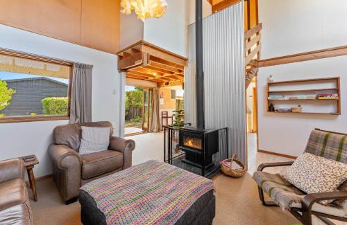 Waitetoko House | Lakefront Cottage - Lake Taupo Holiday Home