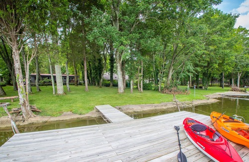 Mount Juliet Cottage | Lakefront cottage, near Nashville TN, restaurants/shopping closeby