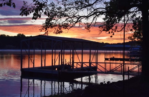 Mount Juliet Cottage | Lakefront cottage, near Nashville TN, restaurants/shopping closeby