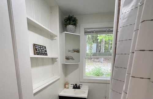 Hillsboro Cottage | Lakefront Cottage on Franklin Pierce Lake!