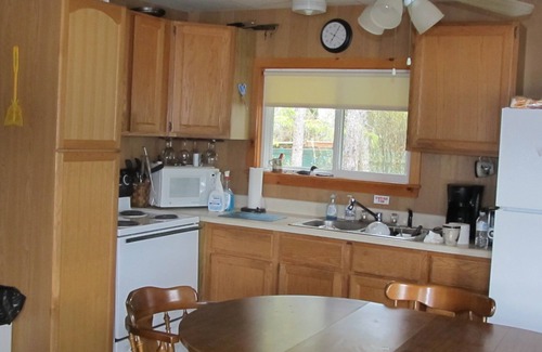 Franklin Cottage | Lakefront Cottage on the beach-George's Pond