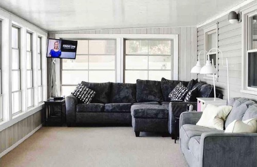 Coldwater Cottage | Lakefront cottage on Coldwater Lake
