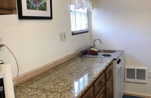 Northwood Cottage | Lakefront Cottage PET FRIENDLY