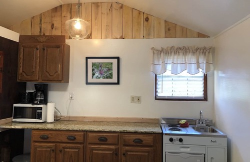Northwood Cottage | Lakefront Cottage PET FRIENDLY