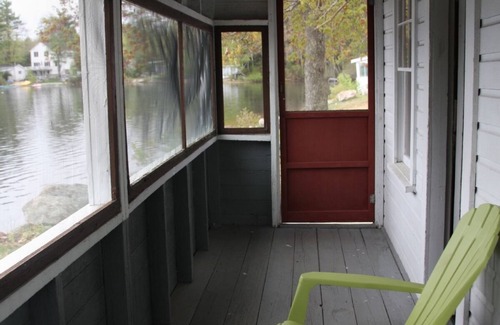 Northwood Cottage | Lakefront Cottage PET FRIENDLY