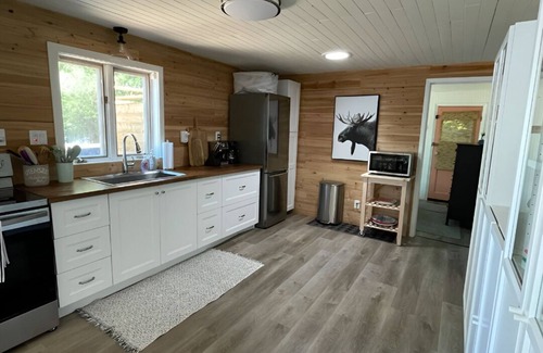 Utterson Cottage | Lakefront Cottage Retreat