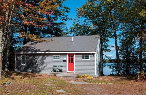 Bremen Cottage | Lakefront Cottage: Relax, Kayak and Swim