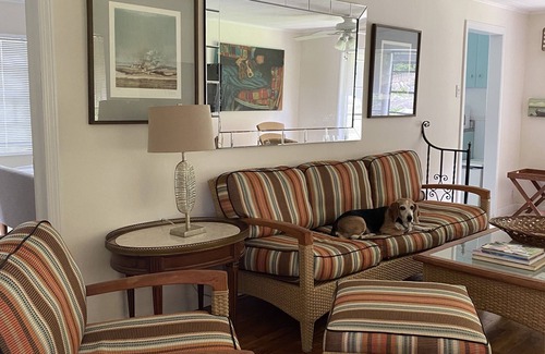 Mahopac Cottage | Lakefront Cottage Retreat !!