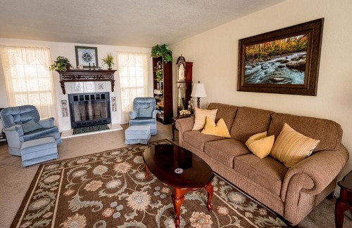 Topton Villa | Lakefront Cottage - Spacious House with Private Dock