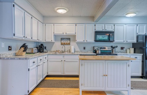 Greenville Junction House | Lakefront cottage w/beautiful views of Moosehead Lake & Big Moose Mountain