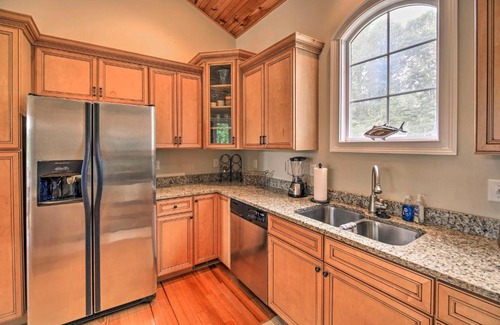 Sharps Chapel House | Lakefront Cottage with Private Double Dock