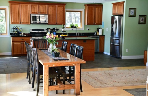 Casco House | Lakefront Cottage with Private Beach