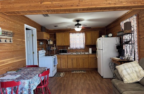 Lucedale Cabin | Lakefront country cabin near Lucedale n, MS