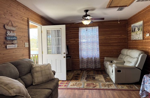 Lucedale Cabin | Lakefront country cabin near Lucedale n, MS