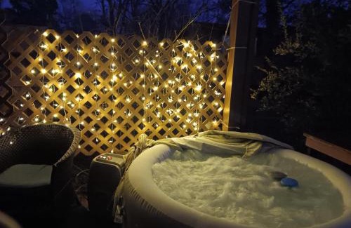 Mid America Apartment | Lakefront Couples Retreat