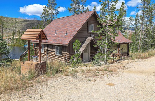 Grand Lake Cottage | Lakefront! Coyote Cabin - Authentic Cabin Right On Sun Valley Lake!