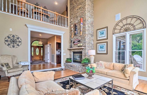 Crossville House | Lakefront Crossville Home w/ Pool Table!
