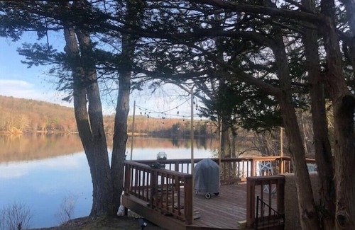 Pine Plains House | Lakefront Designer House in Pine Plains, NY.