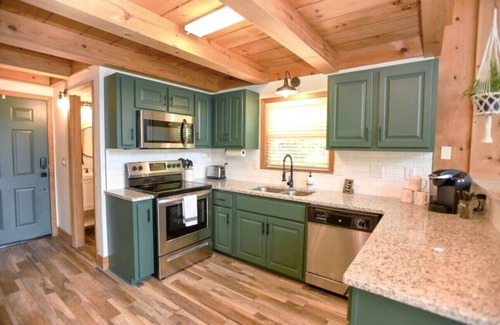 Flat Hollow Marina House | Lakefront dock, Hot Tub, Firepit